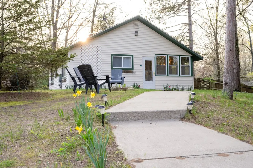 Goshorn Lake Resort Cottage #8 - Image 1
