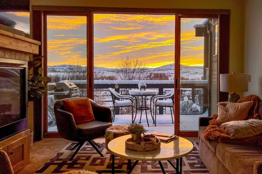 Walkable Park Mountain Getaway: Hot Tub & Views! - Image 1