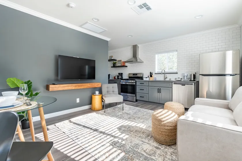 Fresh & Intimate 1BR + King bed Perfect for Couple - Image 1