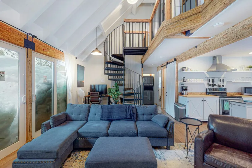 Modern 3BR | Balcony | W/D - Image 1