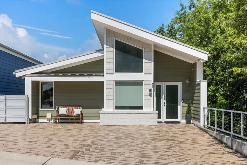 Hamilton Villa | Walk to Downtown! 3 BED 3 BATH - Image 1
