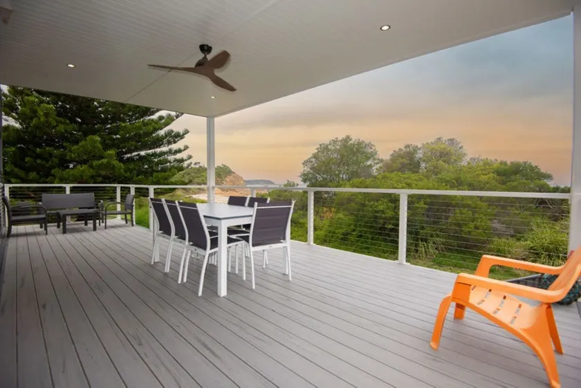 Jenkins Beach House Galwad y mor Call of the Sea - Image 1