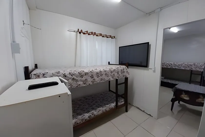 Suite with air conditioning and kitchen - Image 1