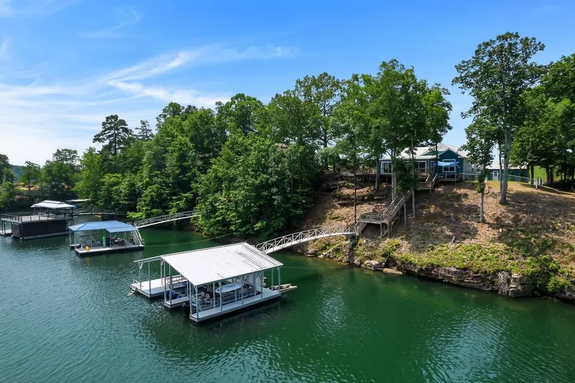 Barney’s Bluff - Towing Pontoon + Dock, Pet-Friendly - Image 1