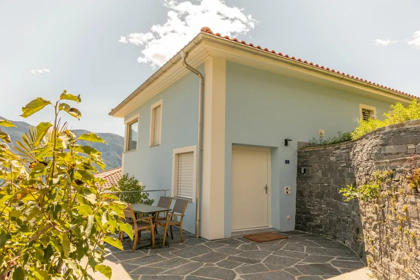 5* House with Panoramic View in Locarno Monti - Image 1