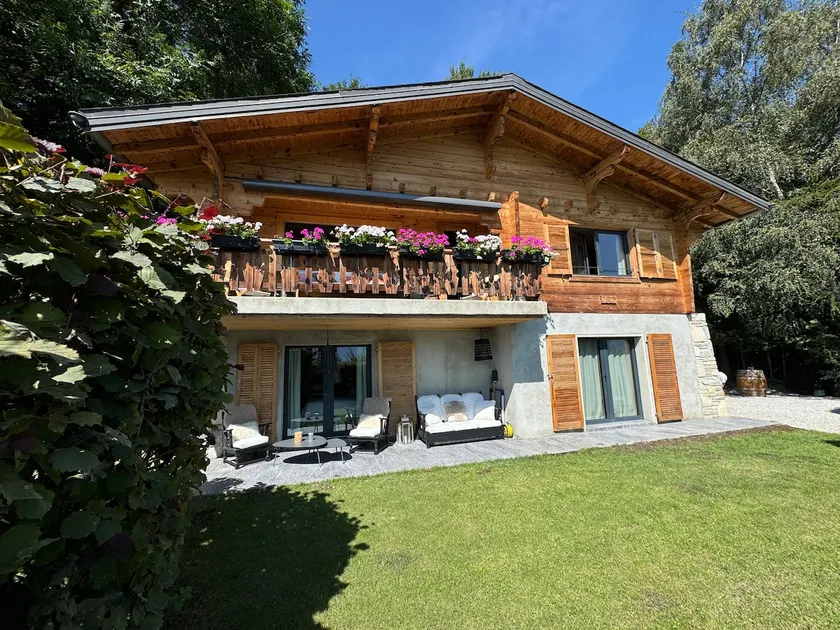 Chalet 7 Luxury Chalet with Cinema room - Image 1