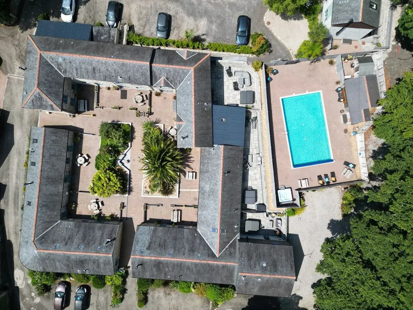 Stylish 1 bed property with shared pool/hot tub nr Falmouth/Helford River - Image 1