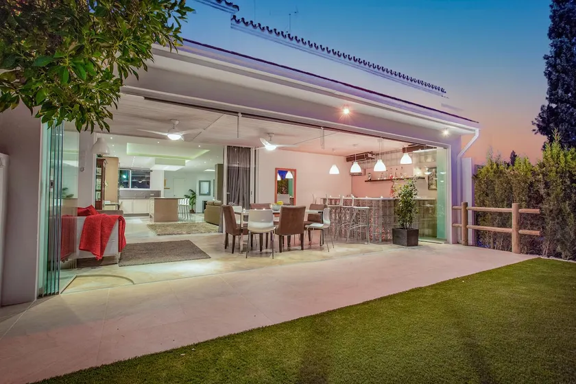 Ferienhaus 'Casa Eucalyptus Family Home' mit Meerblick, WLAN und Klimaanlage - Image 1