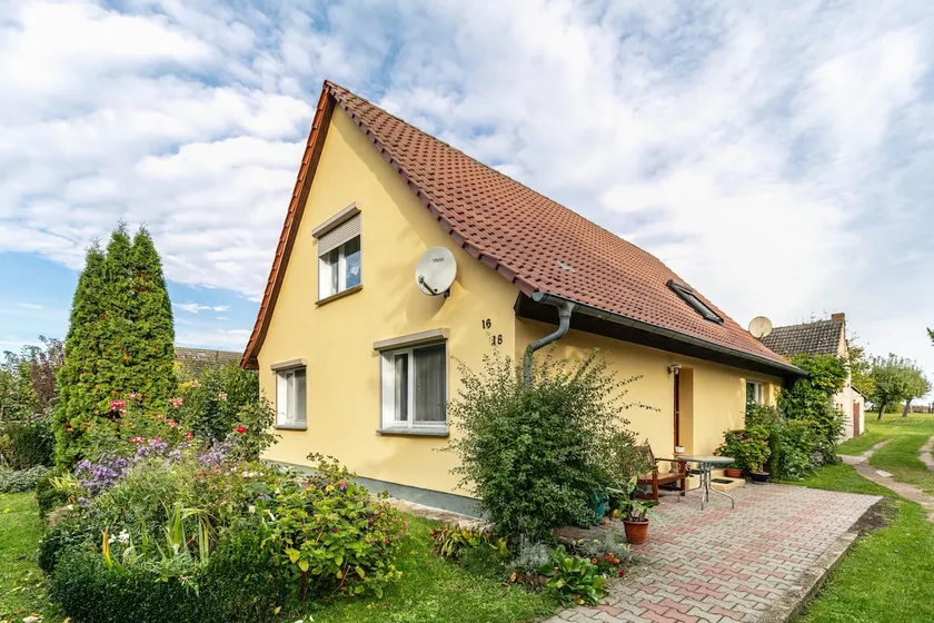 Vacation apartment in the flower garden - Image 1