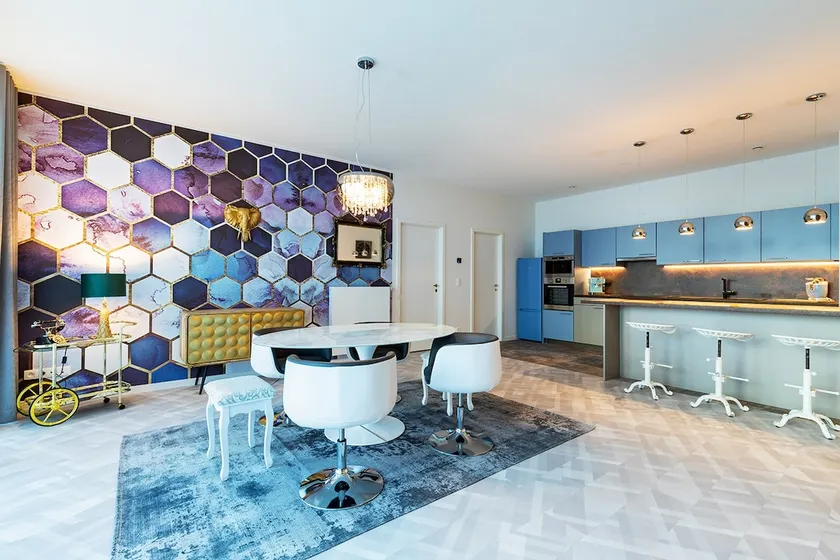 Versailles : Enter our time machine and discover this apartment with a vintage look. - Image 1