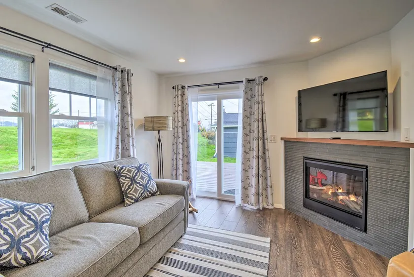 Updated Port Orchard Home, Walk to Waterfront - Image 1