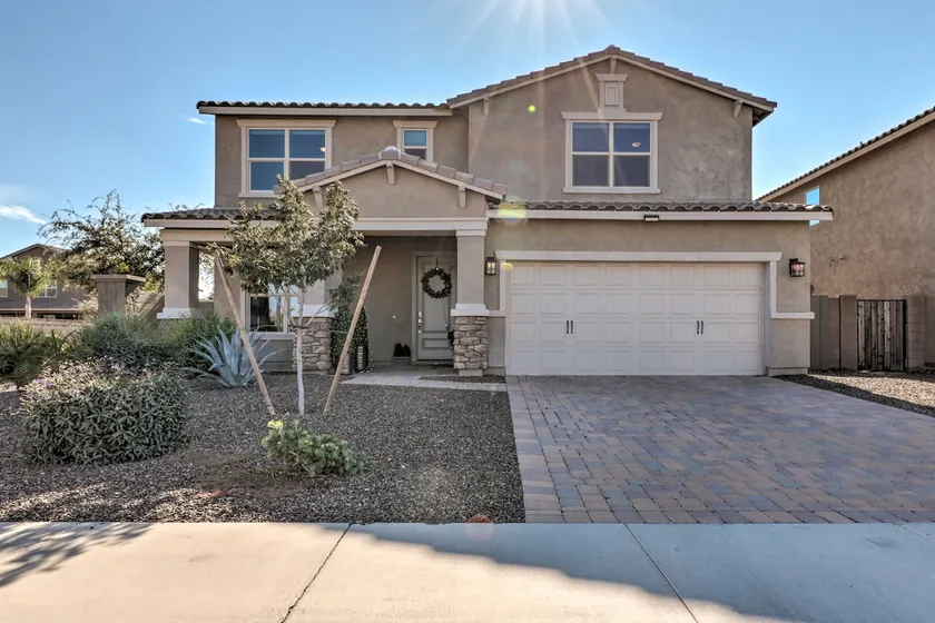 Pool, Hot Tub! San Tan Valley Snowbird Getaway - Image 1