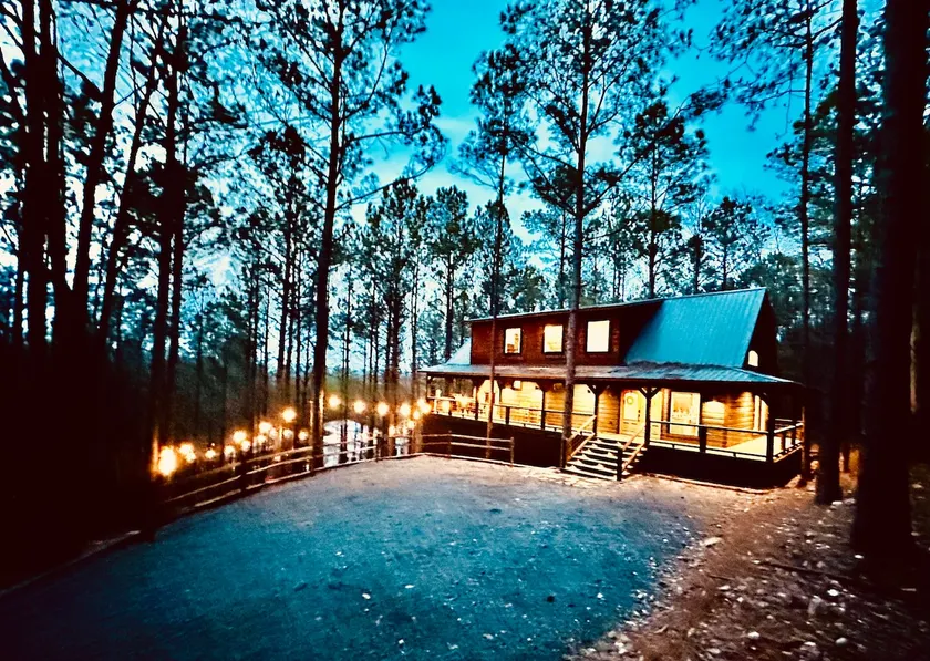 Mystic Pines: Secluded, Hot Tub, Pets - Image 1