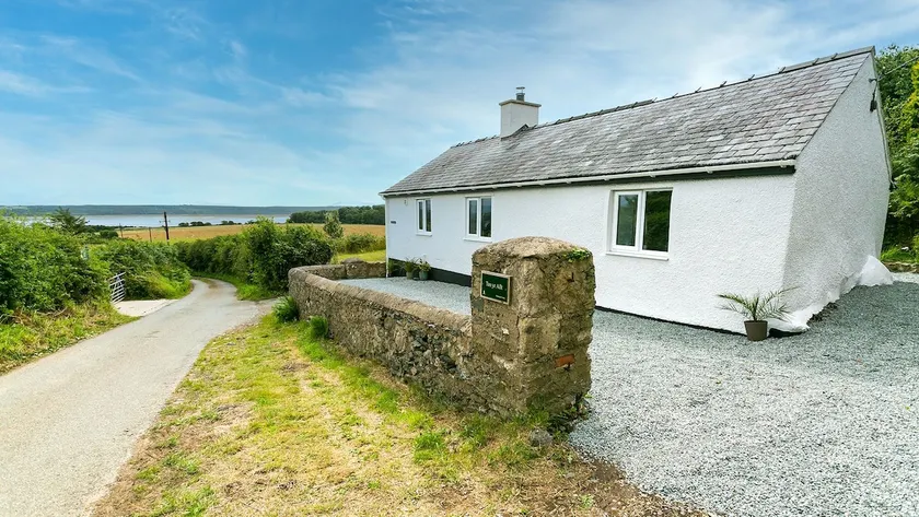 Tan Yr Allt - Image 1