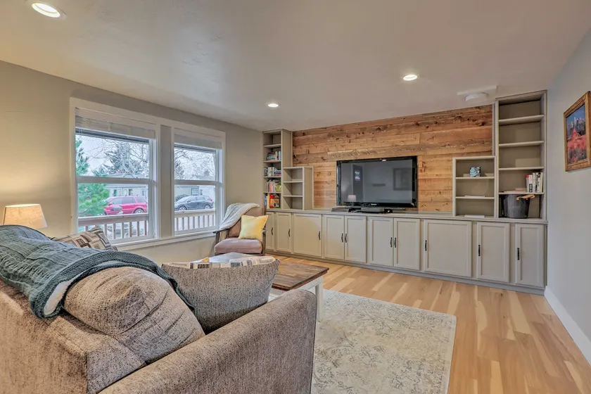 Family-Friendly Redmond Getaway: Walk to Dtwn - Image 1