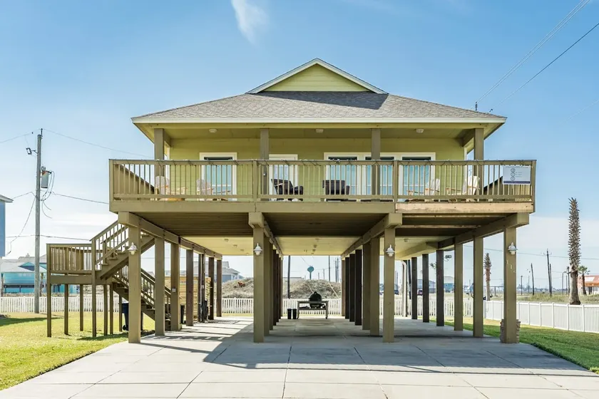 Blue Swordfish - Every Bedroom a Suite, Beach Home! - Image 1