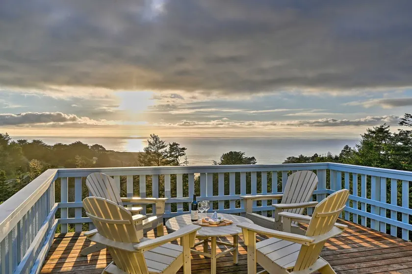Hot Tub + Ocean Views: Spacious Irish Beach Home! - Image 1