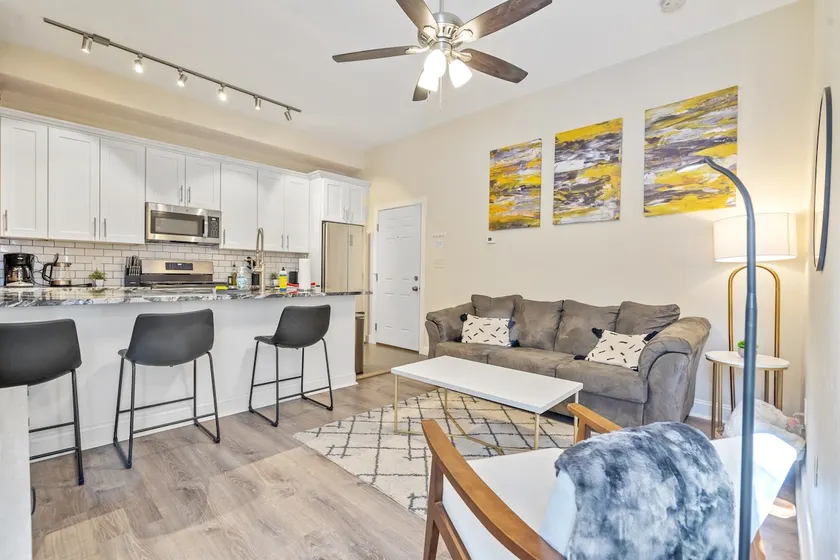 Queen Bed Suite|Heart of Shadyside|Walkable &Quiet - Image 1