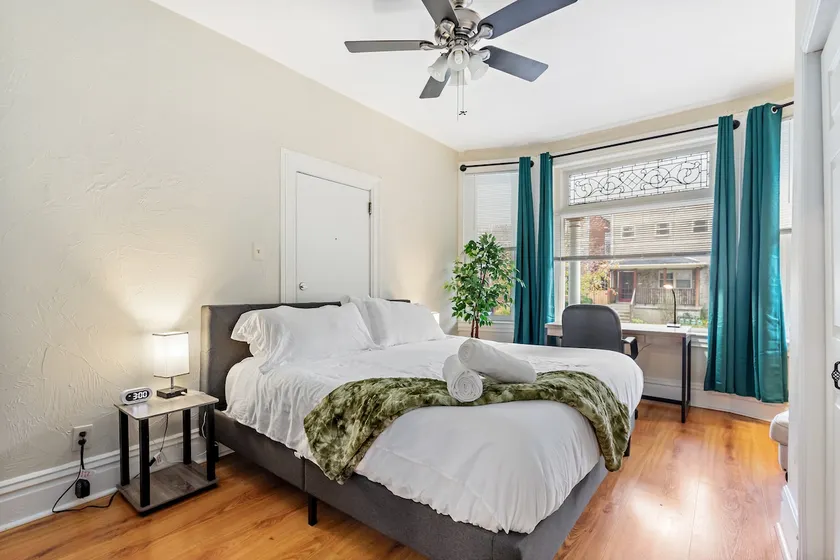Cozy & Central 2BR ~ Steps from Walnut St! - Image 1