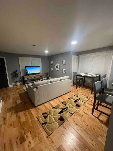 Beautiful 2 BDR Apartment in the heart of Albany - Image 1
