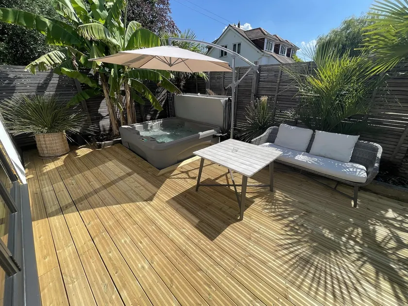 Cabina con giardino e idromassaggio | Vista sul lago - Image 1