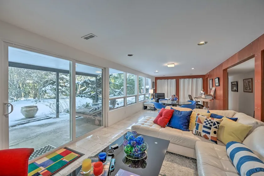 Edmonds Apartment with Private Wine Cellar! - Image 1