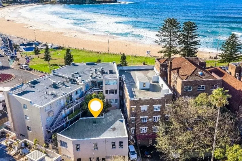 Incredible Beachside Location 4 Bed Apartment - Image 1