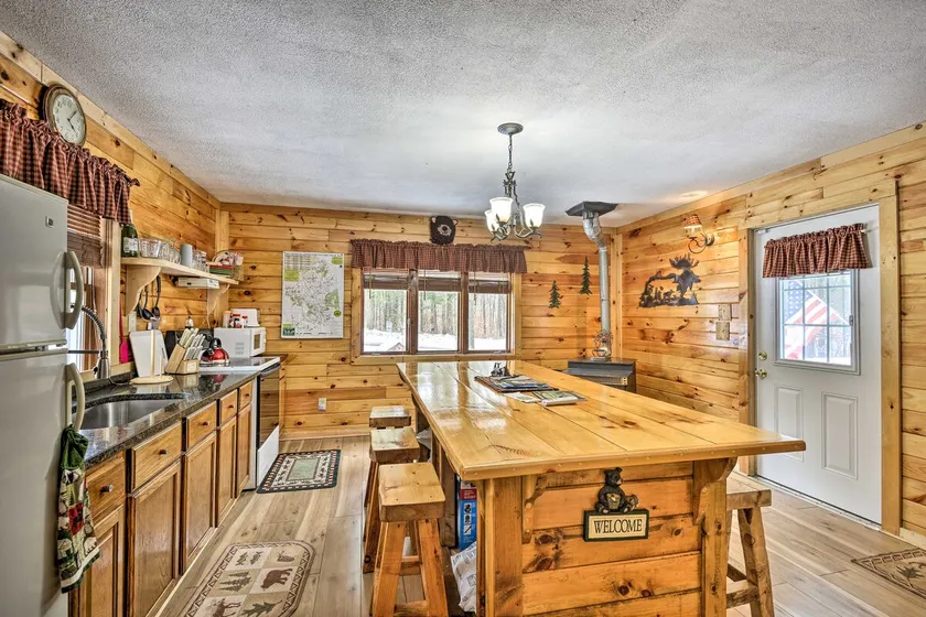 Pet-Friendly Brantingham Cabin by ATV Trails - Image 1