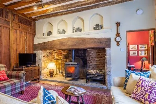 Extraordinary 15th Century timber framed cottage in famous Medieval village - The Tryst - Image 1