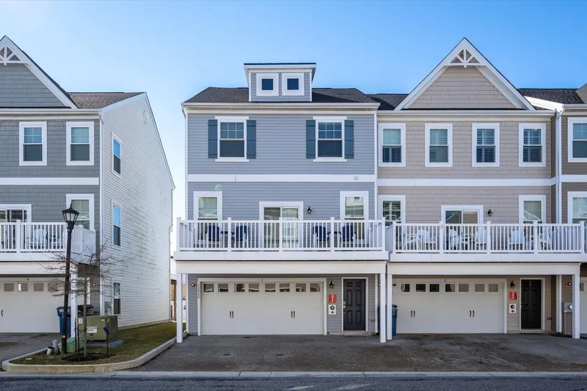 Amazing Large 4 Bedroom West OC Town House, Pool! - Image 1