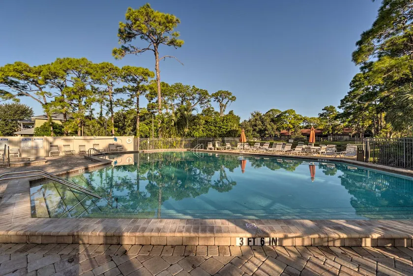 Lanai + Community Pool Access: Sarasota Oasis! - Image 1