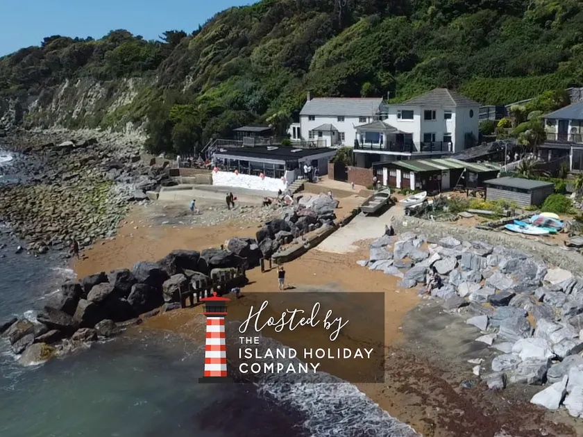 Sandpipers-Luxury Beachfront in Ventnor - Image 1