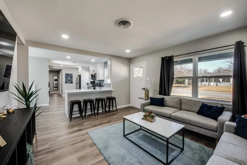 Modern Pet-Friendly Home Near Stockyards+Downtown - Image 1