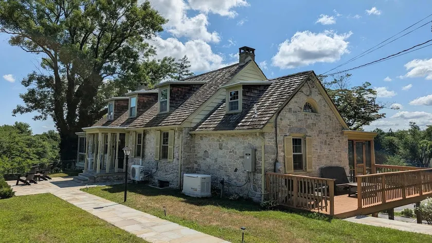 Downingtown Manor - 1900s Farmhouse with Creek Views - Image 1
