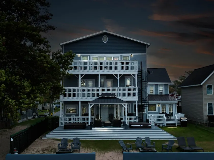 The Double Decker | Historic Oneida Lakefront Condo 2 - Image 1