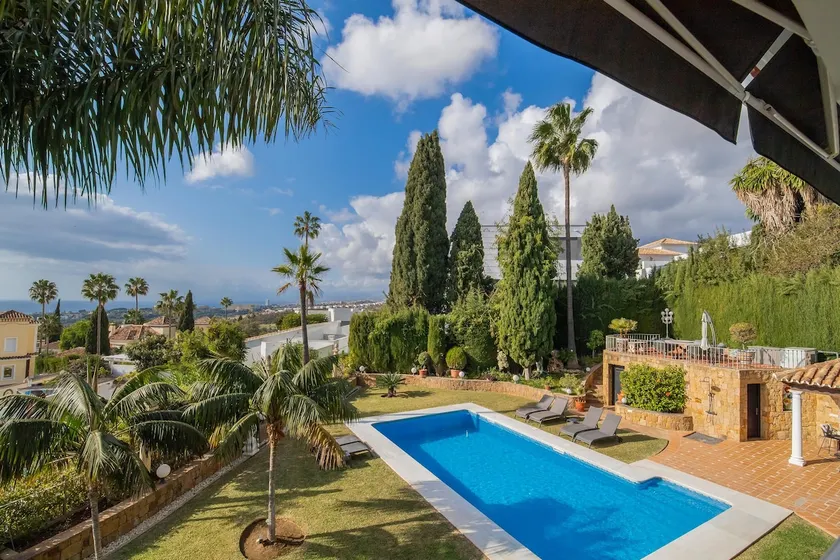Villa Flores - Image 1