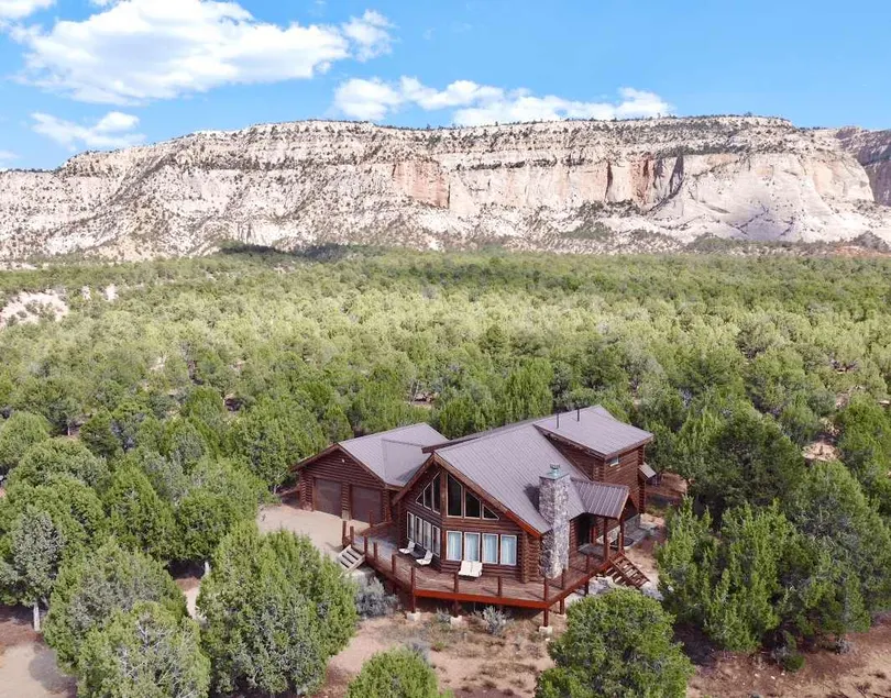 Near Zion National Park! Modern cabin with panaram - Image 1