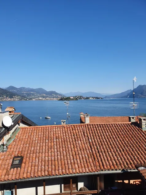 The house on the roof on Borromean Island - Image 1
