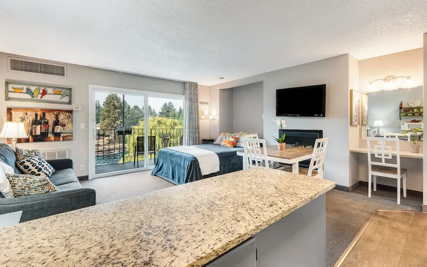 Condo near Downtown Bend - Top-floor with Rivervie - Image 1
