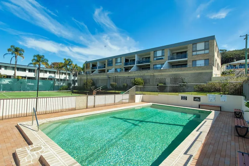 The Dunes Two bedroom apartment overlooking pool - Image 1