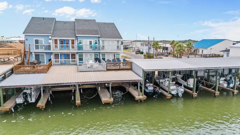 WATERFRONT & PET FRIENDLY (adds fees) Dockside close to ICW - Image 1