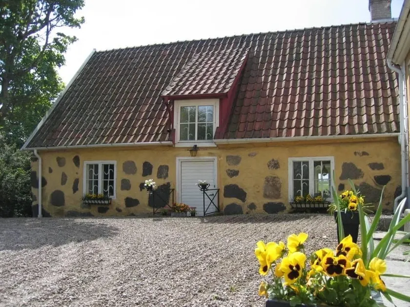 Adorable 3 bedroom guesthouse with pool - Image 1