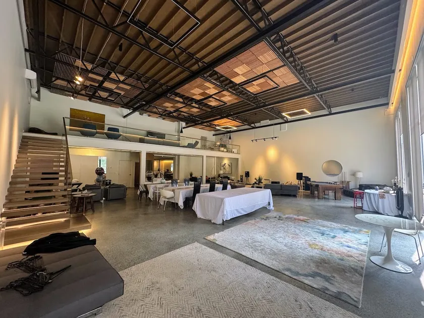 Modern Large Stylist Loft - Image 1