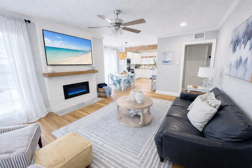 ⛵️Coastal Retreat at Tech Terrace 3/2 Remodeled 2 Kings - Image 1
