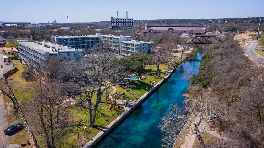 Riverfront Condo Downtown w/ Pool and Hot Tub - Image 1