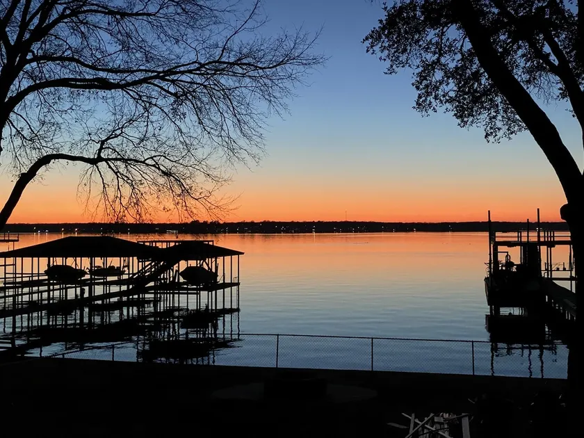 Sunset View, fully fenced yard, dog friendly - Image 1