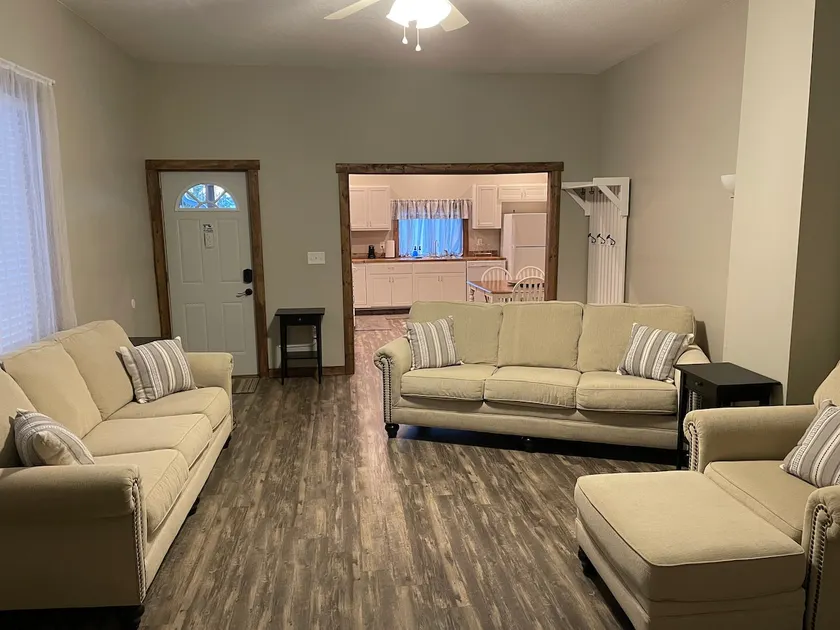 Spacious 3BR Downtown Farmhouse • Walk Anywhere - Image 1