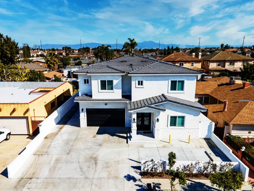 Sleeps 16 Huge Home By Disneyland & Beaches - Image 1