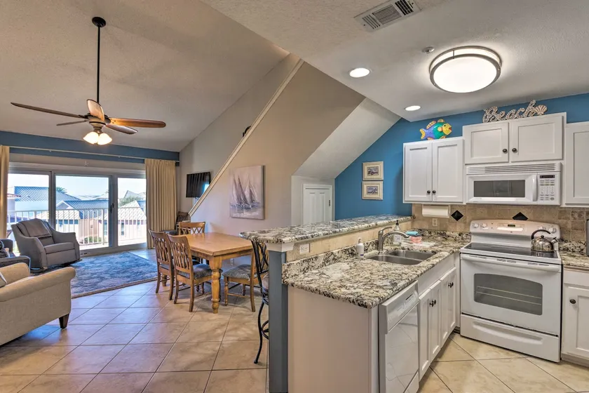 Steps to Sand! Miramar Unit w/ Pool, Tennis & More - Image 1
