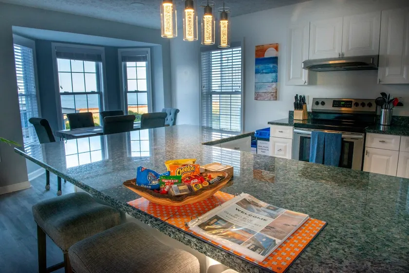 Beachfront Getaway, Dolphin Suite, 🐶 💙 - Image 1